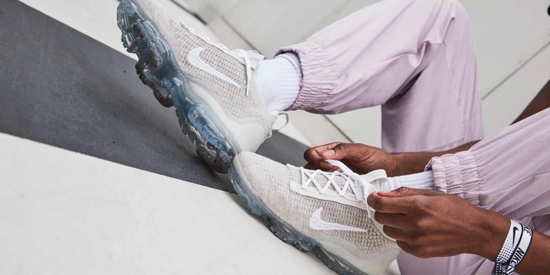 Nike Vapormax — dettaglio sneaker bianca, lifestyle UK